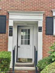 688 E Fox Hills Drive, Bloomfield Hills, MI 48304