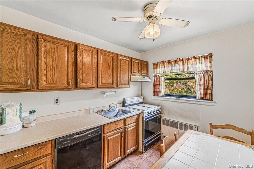 220-15 75th Avenue 86A2, Oakland Gardens, NY 11364 — photo 5