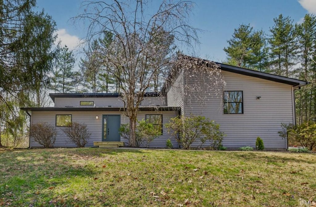 4620 S Woodbine Drive, Bloomington, IN 47403