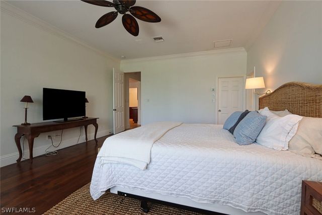 2201 Beacon LN, Naples, FL 34103