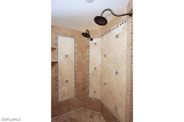 2201 Beacon LN, Naples, FL 34103