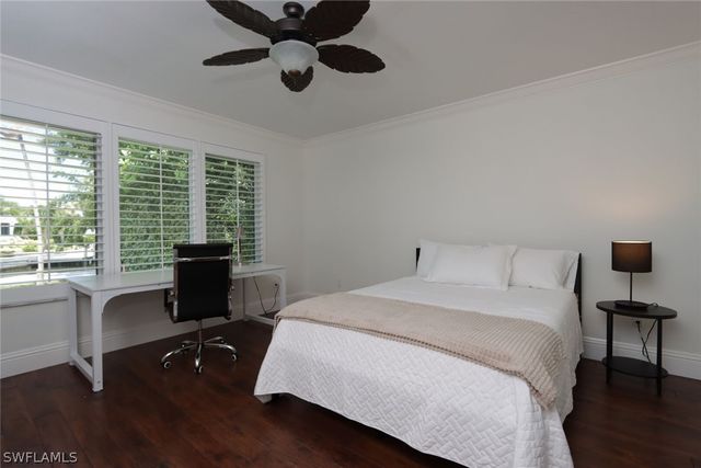 2201 Beacon LN, Naples, FL 34103