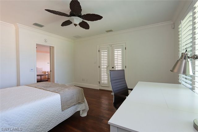 2201 Beacon LN, Naples, FL 34103