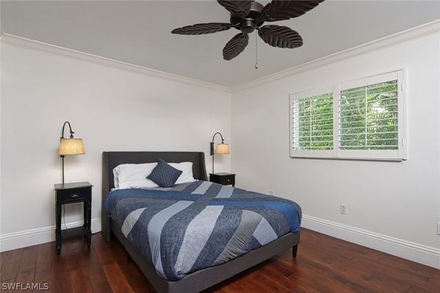 2201 Beacon LN, Naples, FL 34103