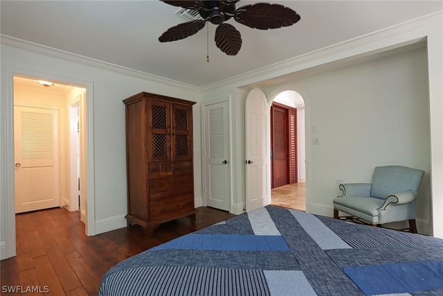 2201 Beacon LN, Naples, FL 34103