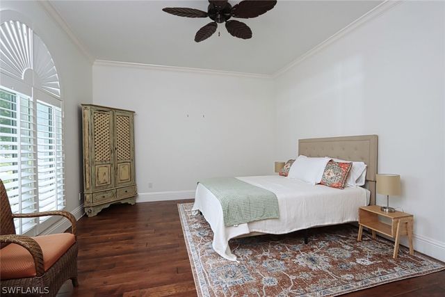 2201 Beacon LN, Naples, FL 34103