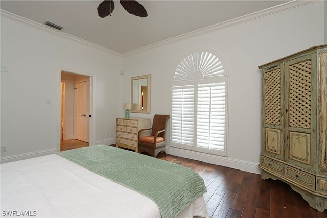 2201 Beacon LN, Naples, FL 34103