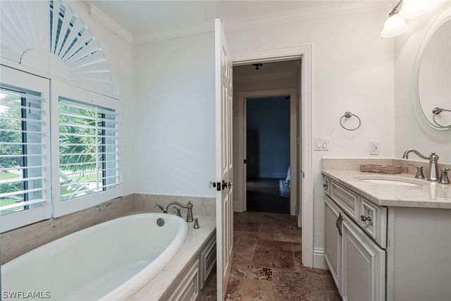 2201 Beacon LN, Naples, FL 34103