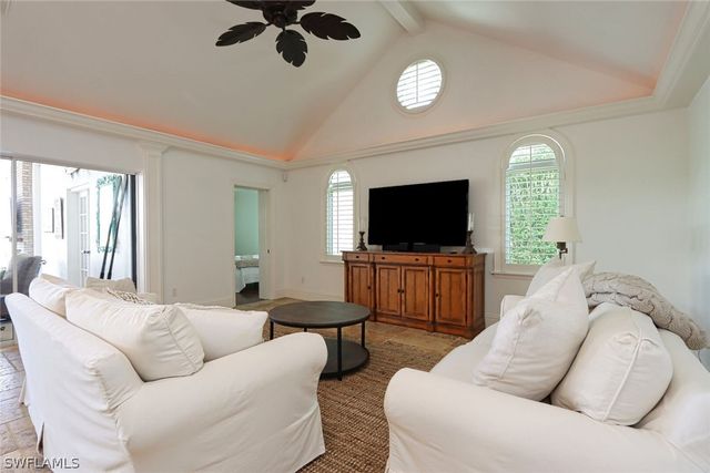 2201 Beacon LN, Naples, FL 34103