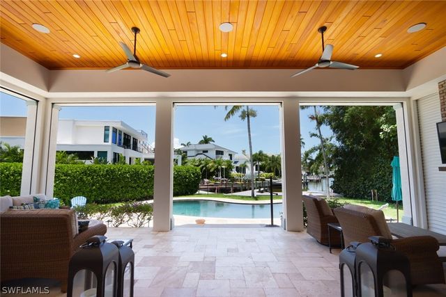 2201 Beacon LN, Naples, FL 34103