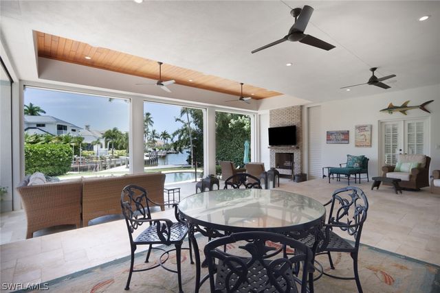 2201 Beacon LN, Naples, FL 34103