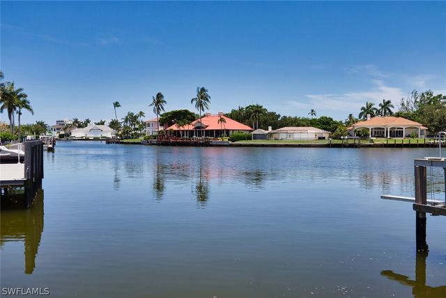 2201 Beacon LN, Naples, FL 34103