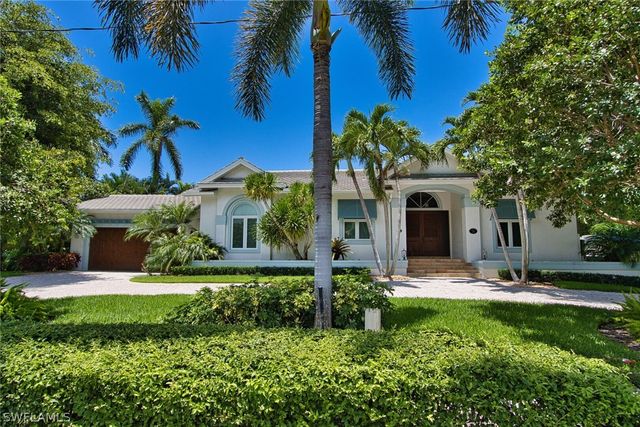 2201 Beacon LN, Naples, FL 34103