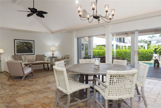 2201 Beacon LN, Naples, FL 34103