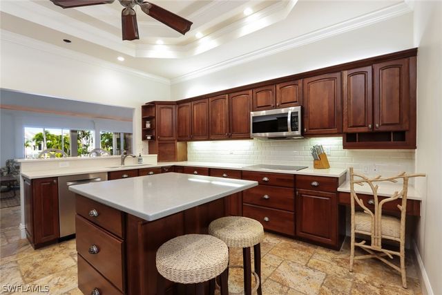 2201 Beacon LN, Naples, FL 34103