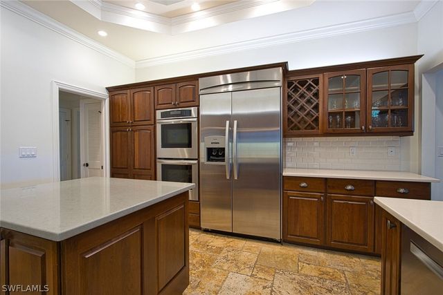 2201 Beacon LN, Naples, FL 34103