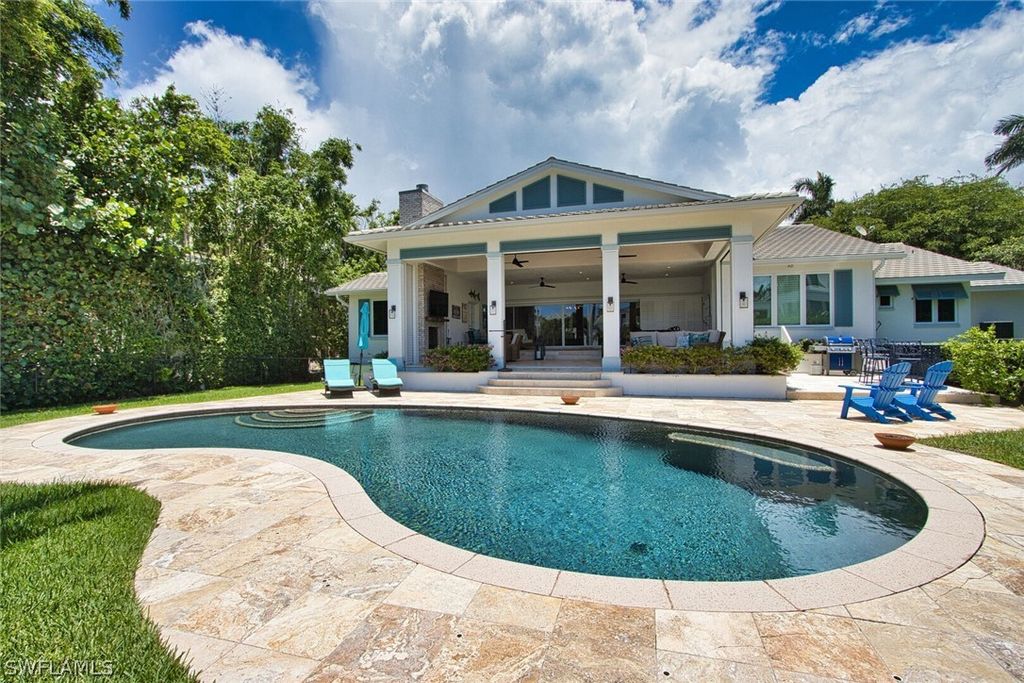 2201 Beacon LN, Naples, FL 34103