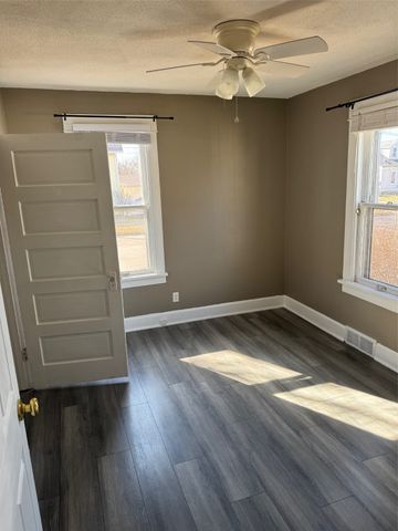 723 W 6th Street S, Newton, IA 50208