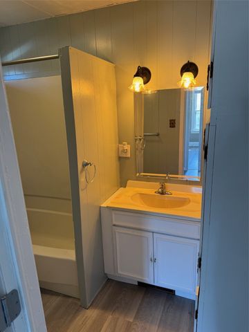 723 W 6th Street S, Newton, IA 50208