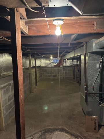 723 W 6th Street S, Newton, IA 50208