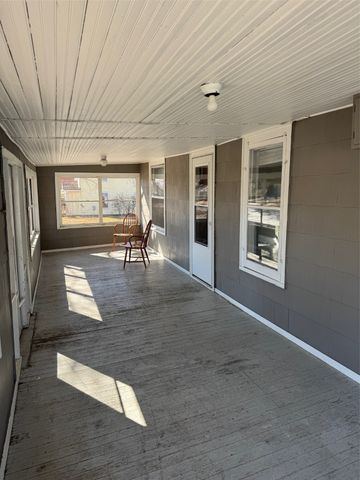 723 W 6th Street S, Newton, IA 50208