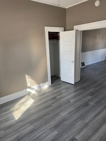 723 W 6th Street S, Newton, IA 50208