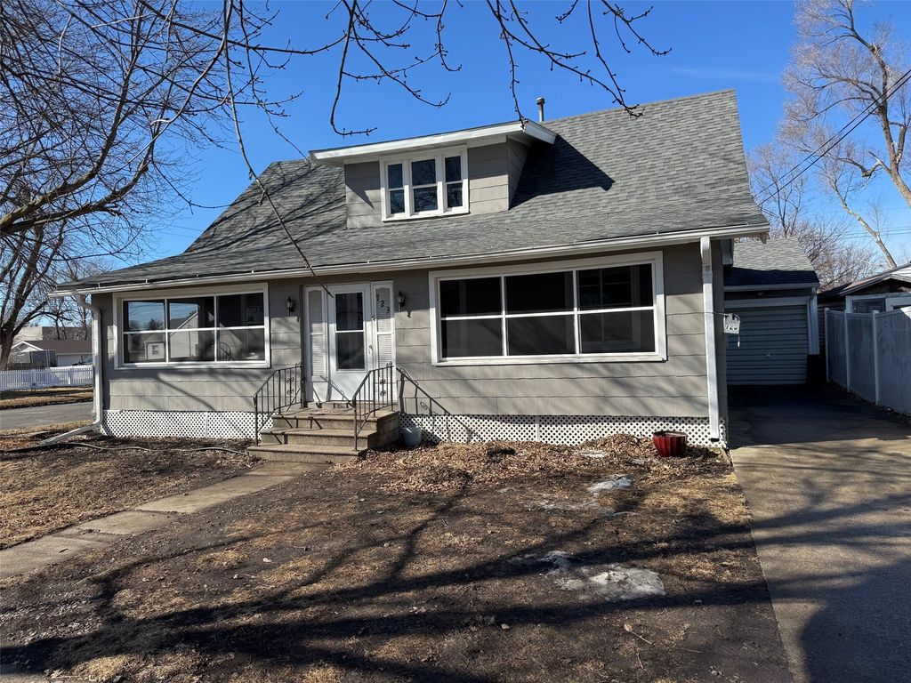 723 W 6th Street S, Newton, IA 50208