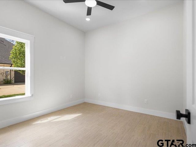 18171 W Lakeview Dr, Troup, TX 75789