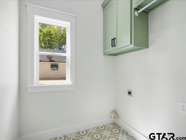18171 W Lakeview Dr, Troup, TX 75789