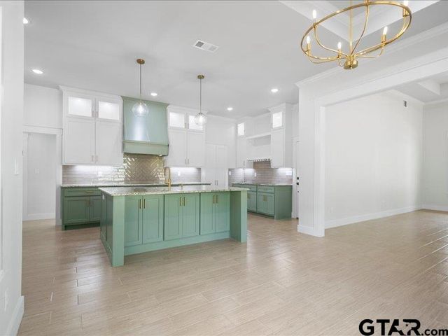 18171 W Lakeview Dr, Troup, TX 75789