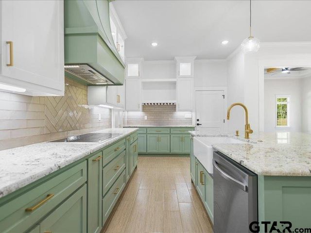 18171 W Lakeview Dr, Troup, TX 75789