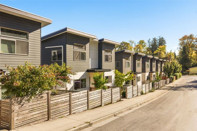 8704 42nd Avenue S, Seattle, WA 98118
