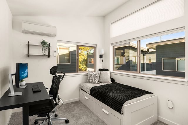 8704 42nd Avenue S, Seattle, WA 98118