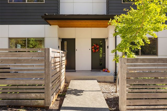 8704 42nd Avenue S, Seattle, WA 98118