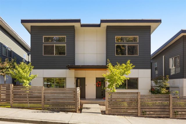 8704 42nd Avenue S, Seattle, WA 98118