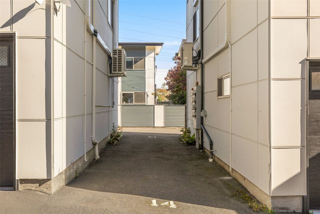 8704 42nd Avenue S, Seattle, WA 98118