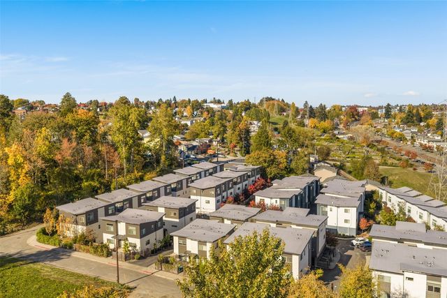 8704 42nd Avenue S, Seattle, WA 98118