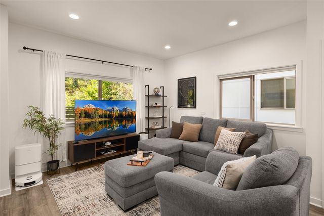 8704 42nd Avenue S, Seattle, WA 98118