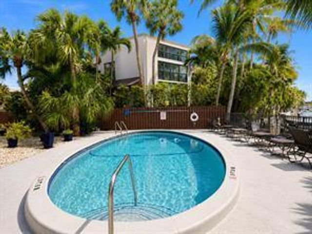 4800 BAYVIEW Drive 306, Fort Lauderdale, FL 33308