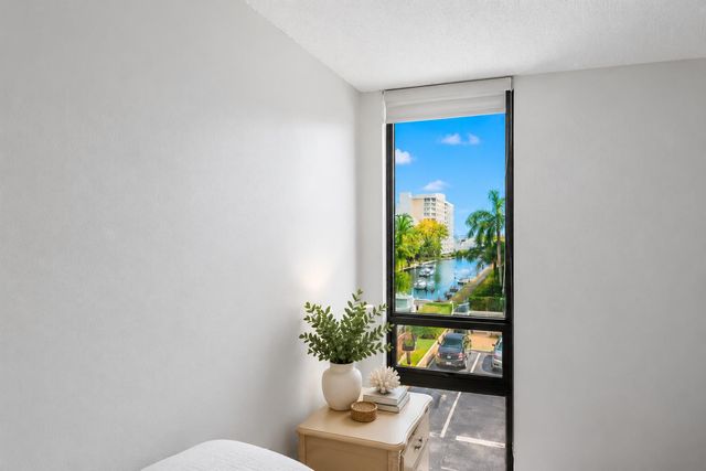 4800 BAYVIEW Drive 306, Fort Lauderdale, FL 33308