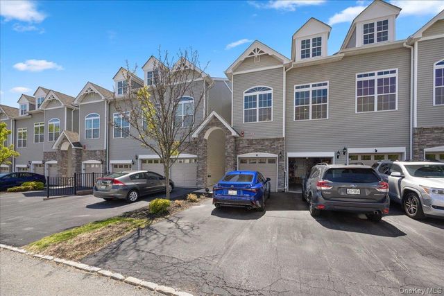 1707 Hawthorn Way, New Windsor, NY 12553