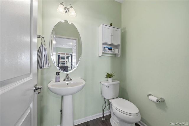 1707 Hawthorn Way, New Windsor, NY 12553