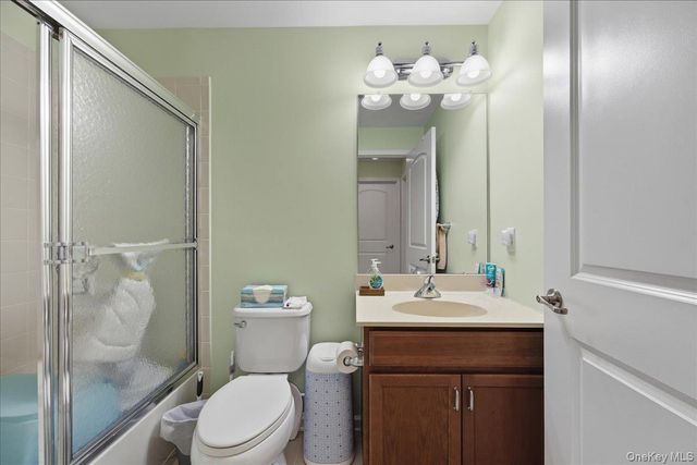 1707 Hawthorn Way, New Windsor, NY 12553