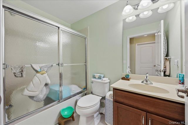 1707 Hawthorn Way, New Windsor, NY 12553
