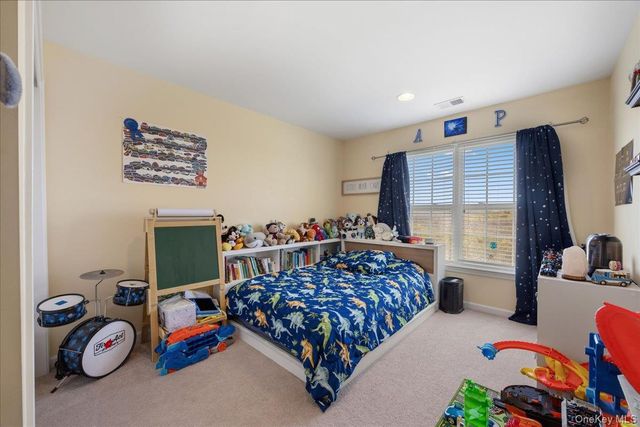 1707 Hawthorn Way, New Windsor, NY 12553