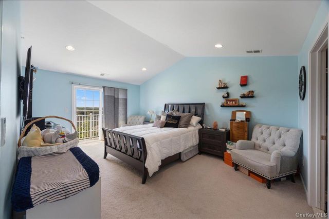 1707 Hawthorn Way, New Windsor, NY 12553