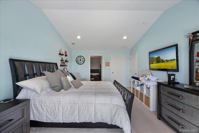 1707 Hawthorn Way, New Windsor, NY 12553