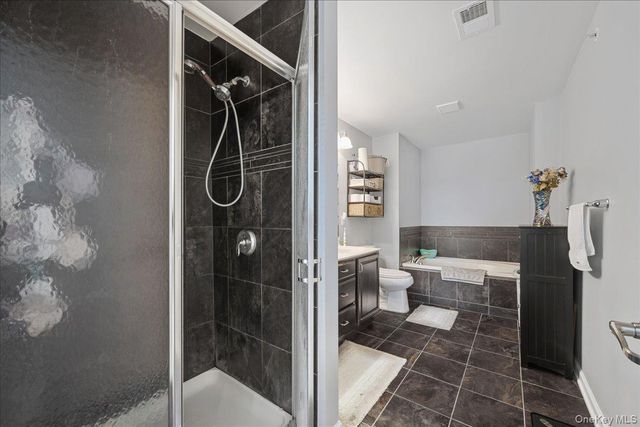 1707 Hawthorn Way, New Windsor, NY 12553
