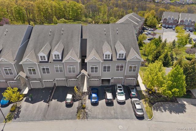 1707 Hawthorn Way, New Windsor, NY 12553