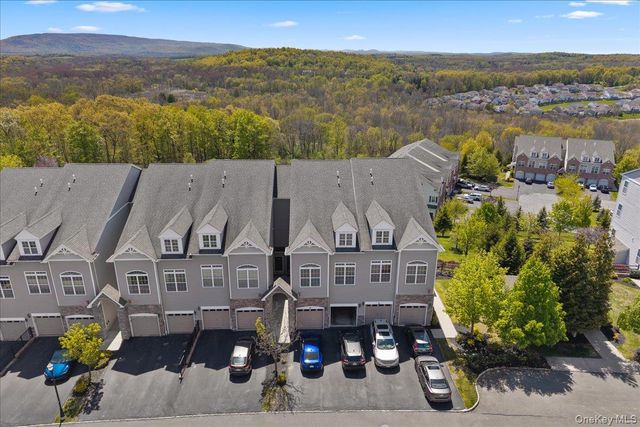 1707 Hawthorn Way, New Windsor, NY 12553